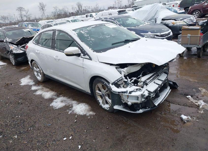 2014 Ford Focus SE (VIN 1FADP3F22EL193576) main photo