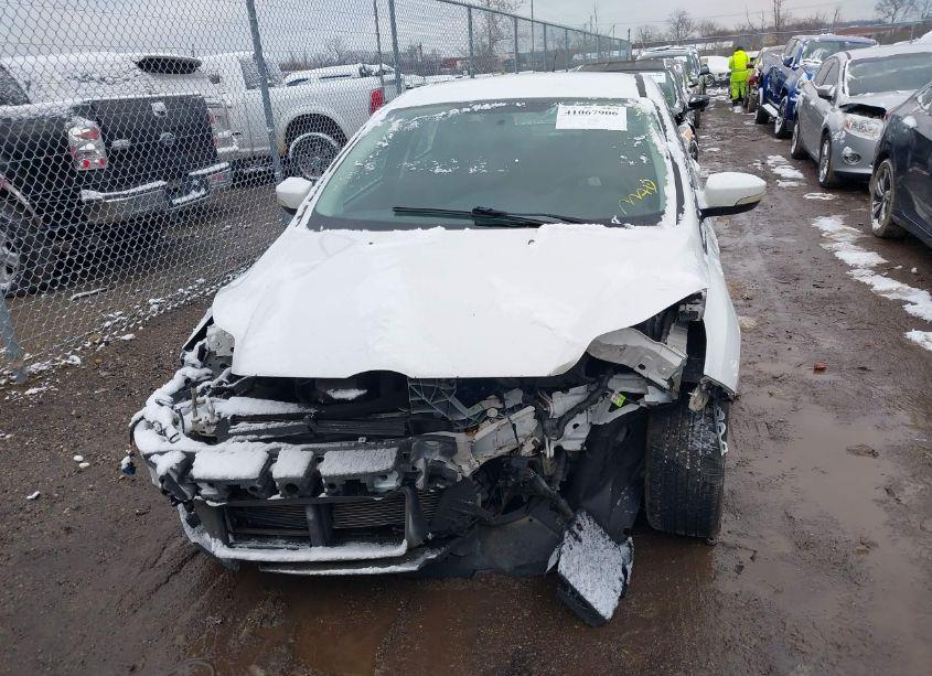 Photo 12 of 2014 Ford Focus SE (VIN 1FADP3F22EL193576)