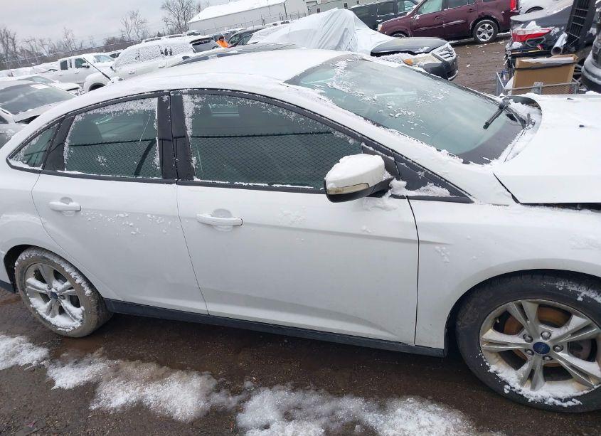 Photo 13 of 2014 Ford Focus SE (VIN 1FADP3F22EL193576)