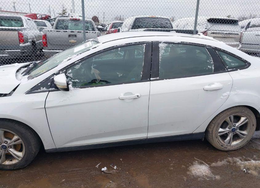 Photo 14 of 2014 Ford Focus SE (VIN 1FADP3F22EL193576)
