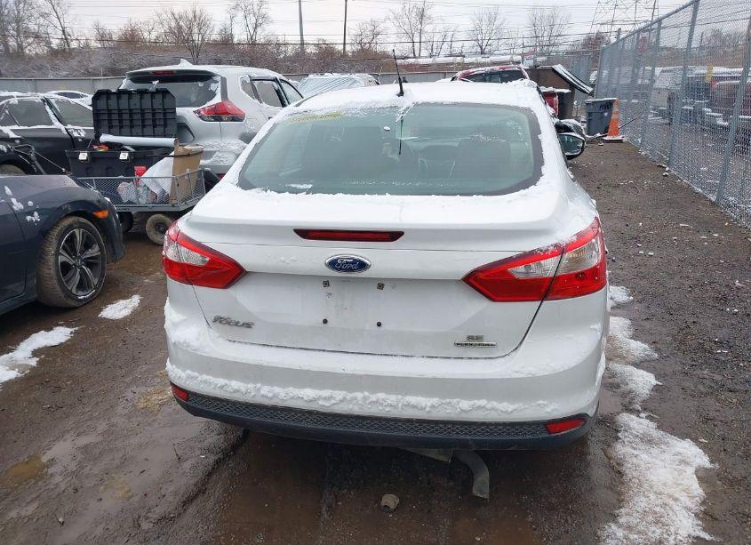 Photo 16 of 2014 Ford Focus SE (VIN 1FADP3F22EL193576)