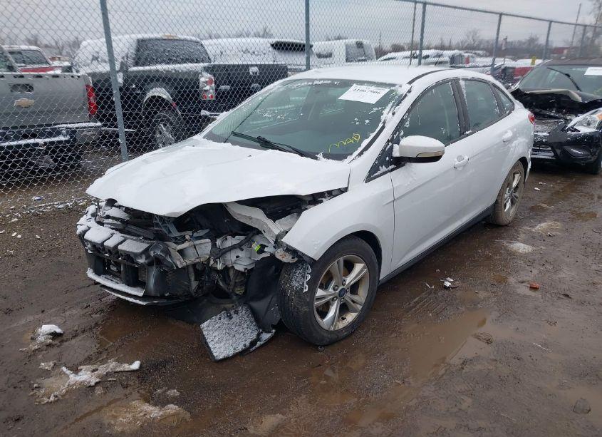 Photo 2 of 2014 Ford Focus SE (VIN 1FADP3F22EL193576)
