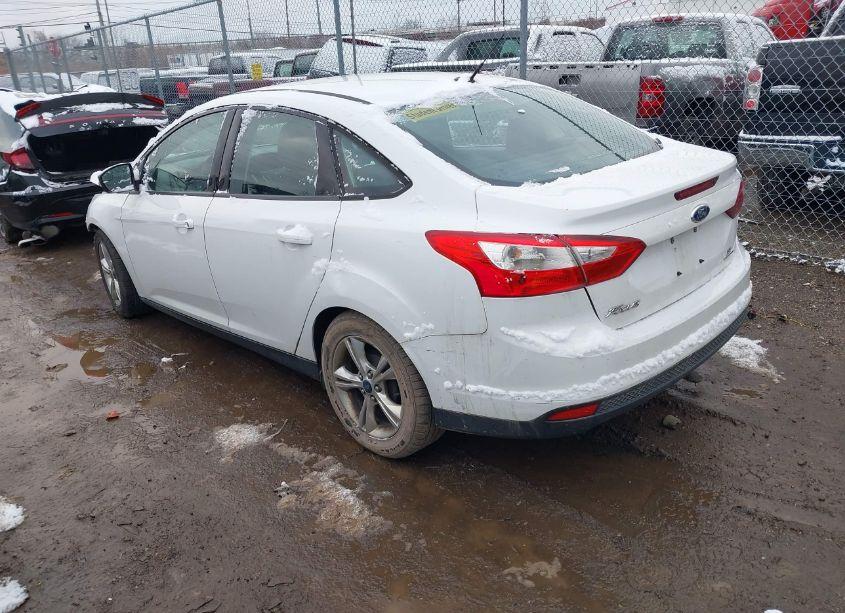 Photo 3 of 2014 Ford Focus SE (VIN 1FADP3F22EL193576)