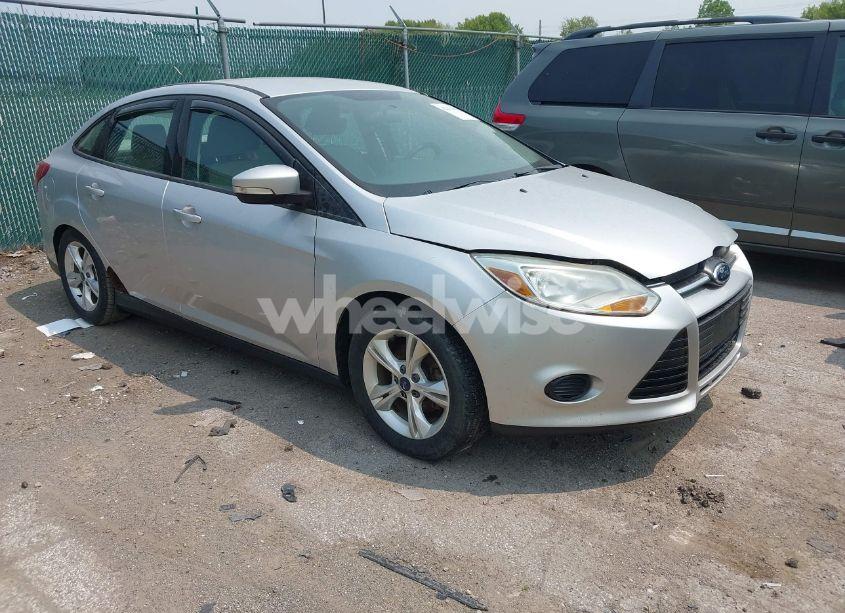 2014 Ford Focus SE (VIN 1FADP3F22EL245255) main photo
