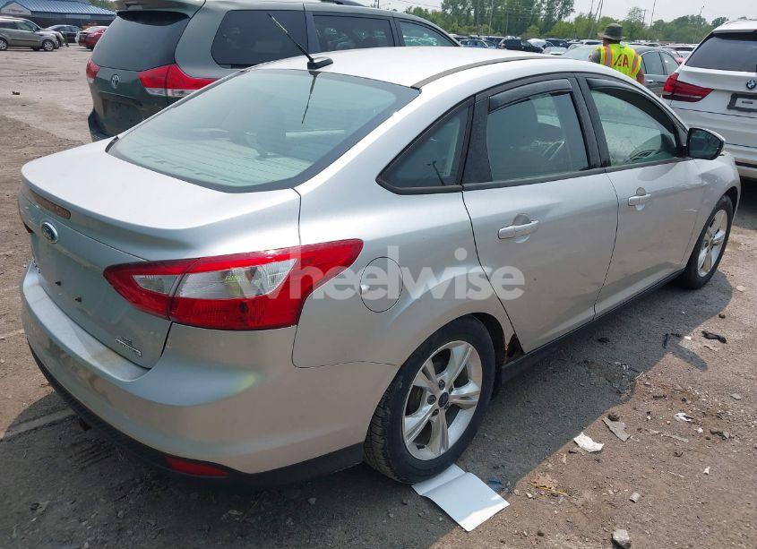 Photo 4 of 2014 Ford Focus SE (VIN 1FADP3F22EL245255)