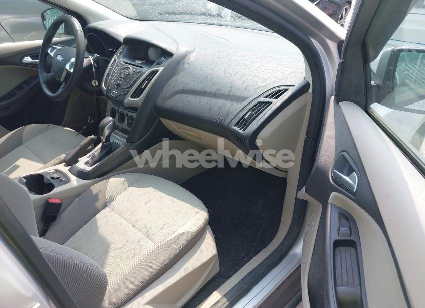 Photo 5 of 2014 Ford Focus SE (VIN 1FADP3F22EL245255)