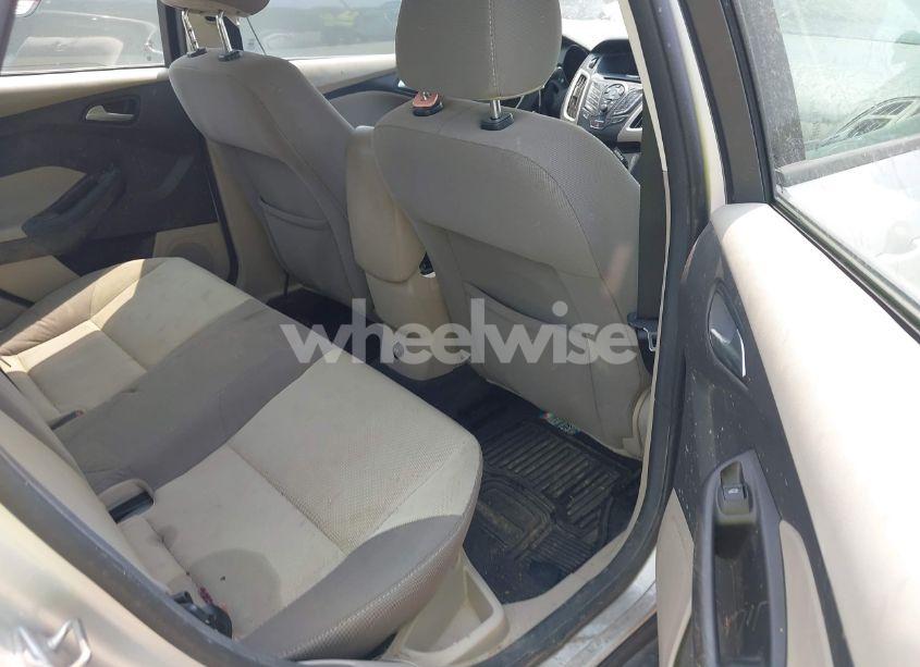 Photo 8 of 2014 Ford Focus SE (VIN 1FADP3F22EL245255)