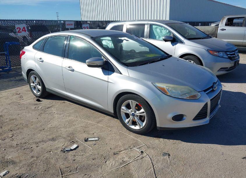 2014 Ford Focus SE (VIN 1FADP3F22EL246485) main photo