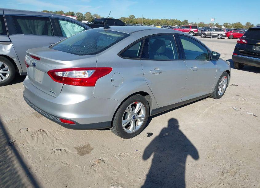 Photo 4 of 2014 Ford Focus SE (VIN 1FADP3F22EL246485)