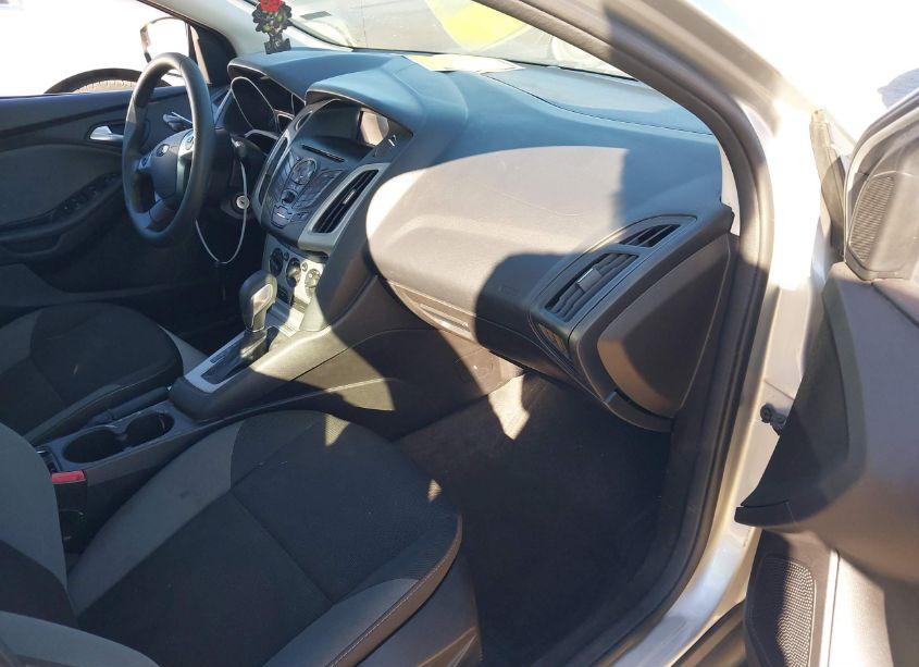 Photo 5 of 2014 Ford Focus SE (VIN 1FADP3F22EL246485)