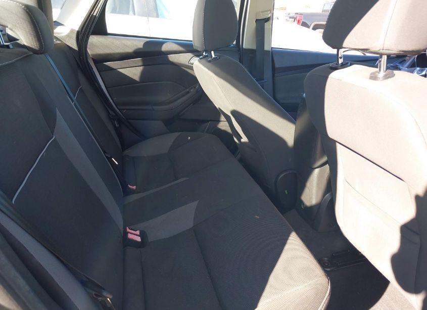 Photo 8 of 2014 Ford Focus SE (VIN 1FADP3F22EL246485)