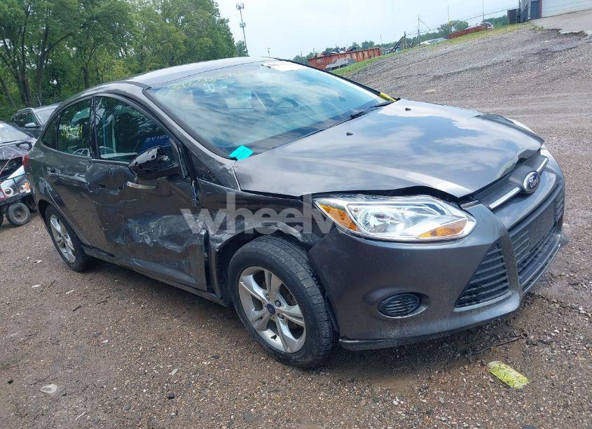 2014 Ford Focus SE (VIN 1FADP3F22EL258913) main photo