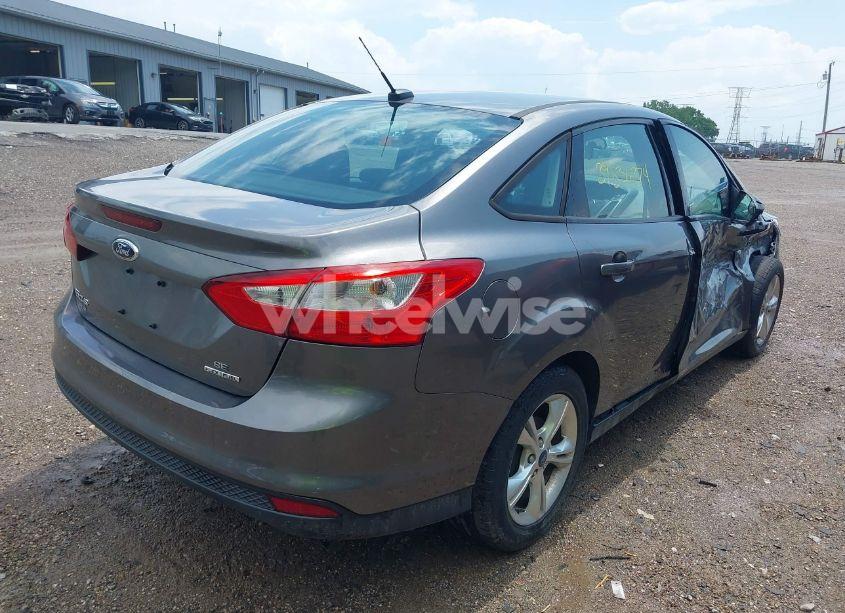 Photo 4 of 2014 Ford Focus SE (VIN 1FADP3F22EL258913)