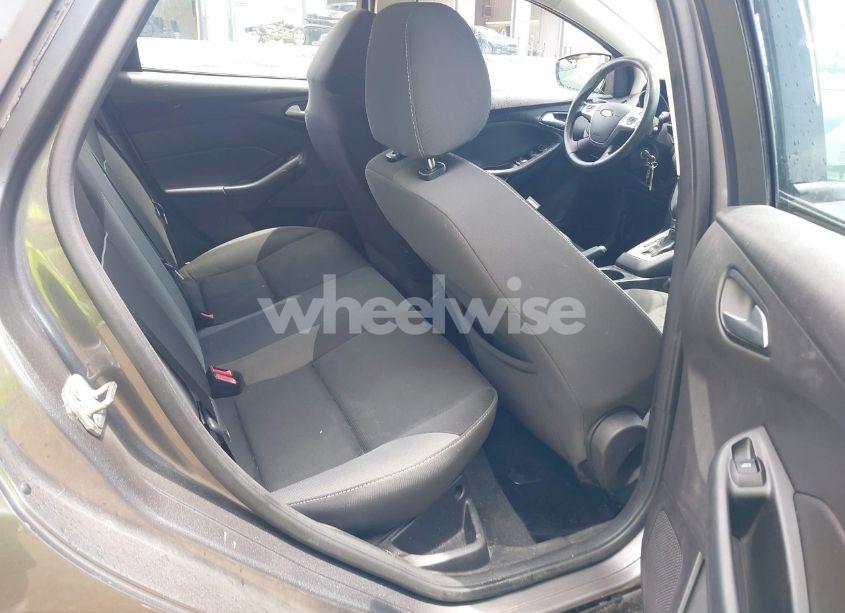 Photo 8 of 2014 Ford Focus SE (VIN 1FADP3F22EL258913)