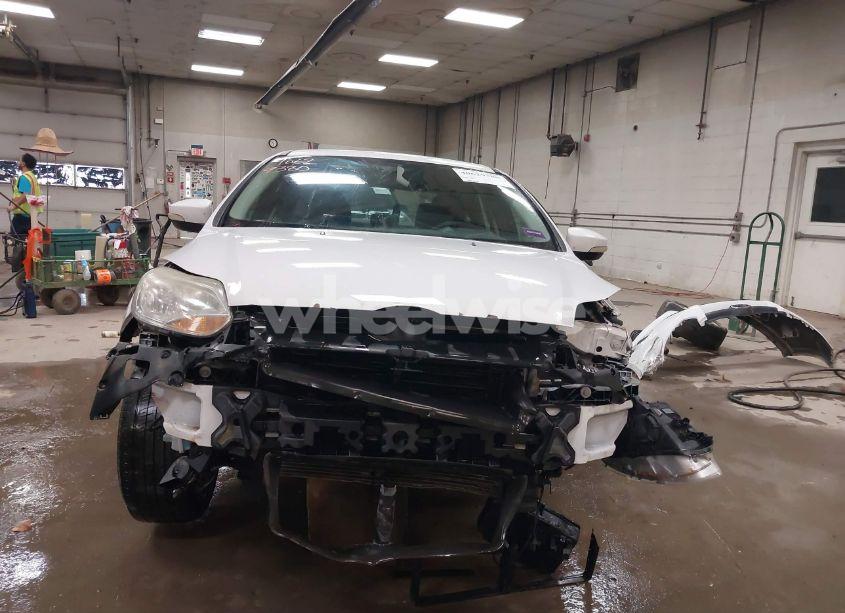 Photo 13 of 2014 Ford Focus SE (VIN 1FADP3F22EL260399)