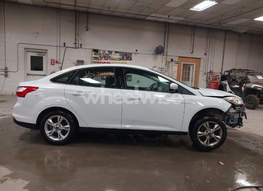 Photo 14 of 2014 Ford Focus SE (VIN 1FADP3F22EL260399)