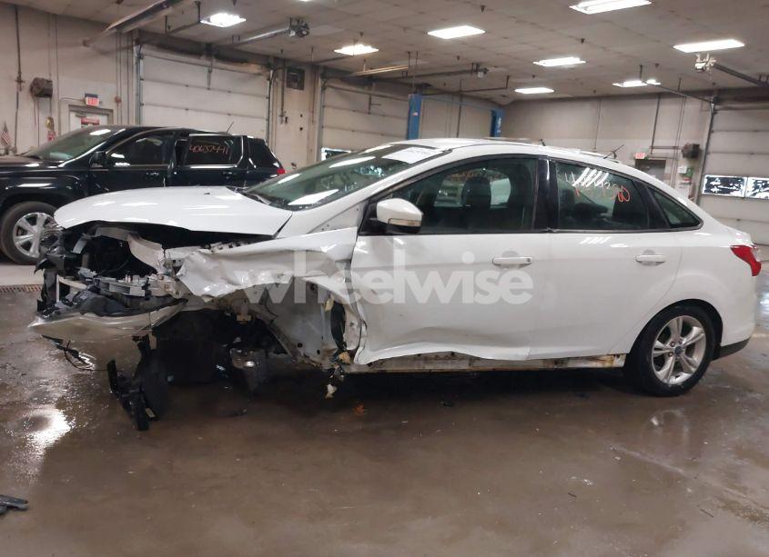 Photo 15 of 2014 Ford Focus SE (VIN 1FADP3F22EL260399)