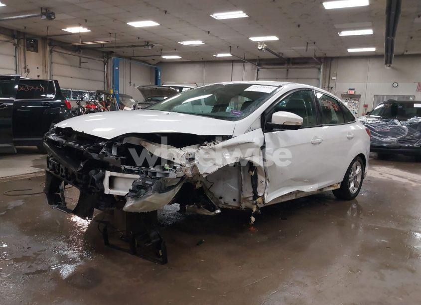 Photo 2 of 2014 Ford Focus SE (VIN 1FADP3F22EL260399)