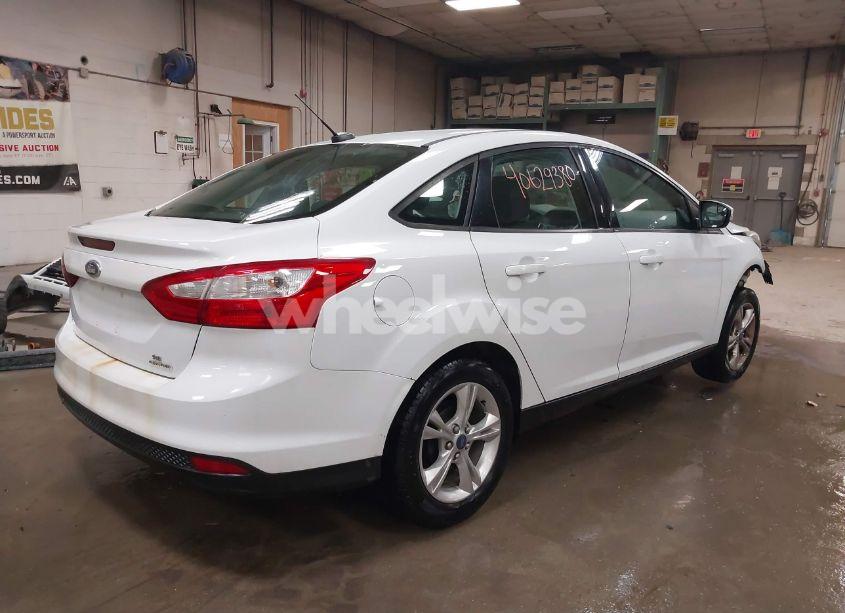 Photo 4 of 2014 Ford Focus SE (VIN 1FADP3F22EL260399)