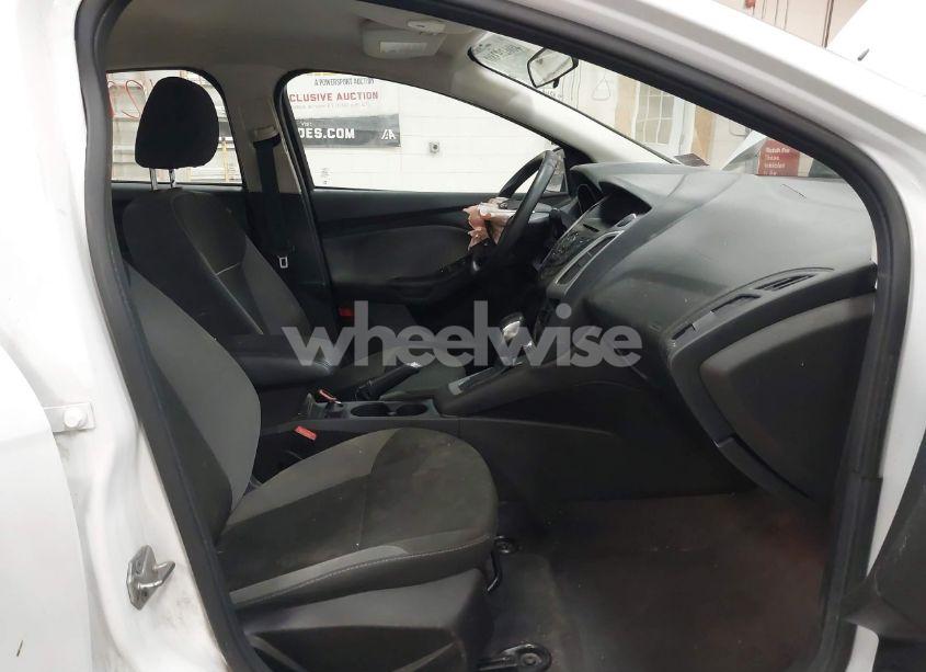 Photo 5 of 2014 Ford Focus SE (VIN 1FADP3F22EL260399)