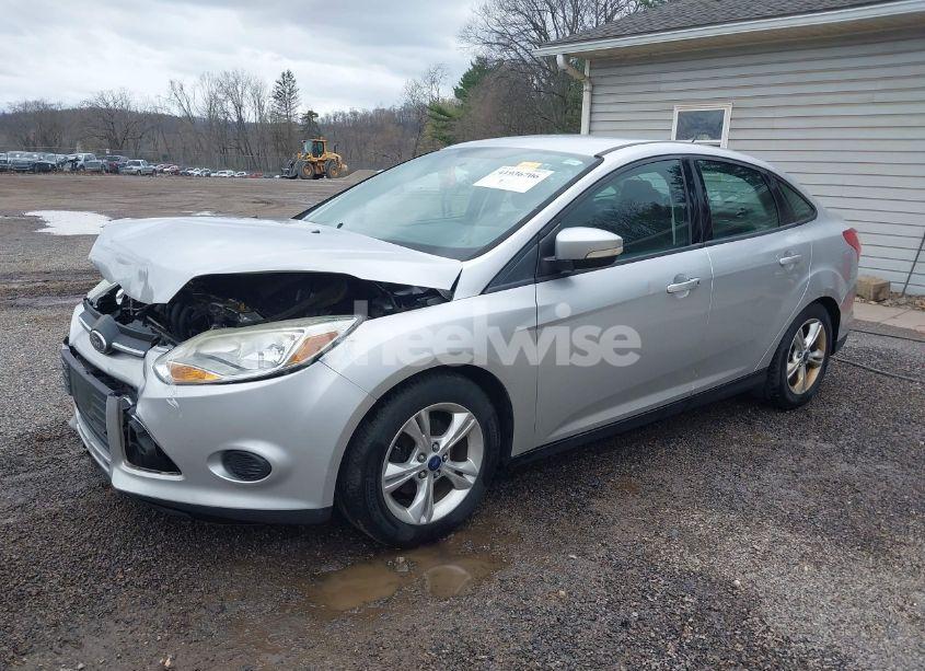 Photo 2 of 2014 Ford Focus SE (VIN 1FADP3F22EL262315)