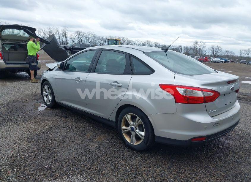 Photo 3 of 2014 Ford Focus SE (VIN 1FADP3F22EL262315)