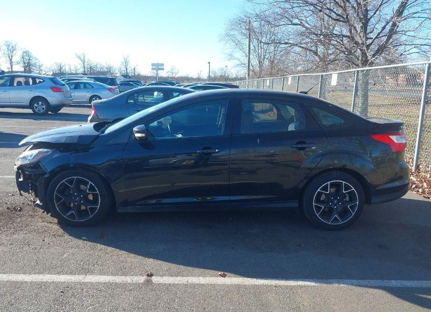 Photo 14 of 2014 Ford Focus SE (VIN 1FADP3F22EL267966)