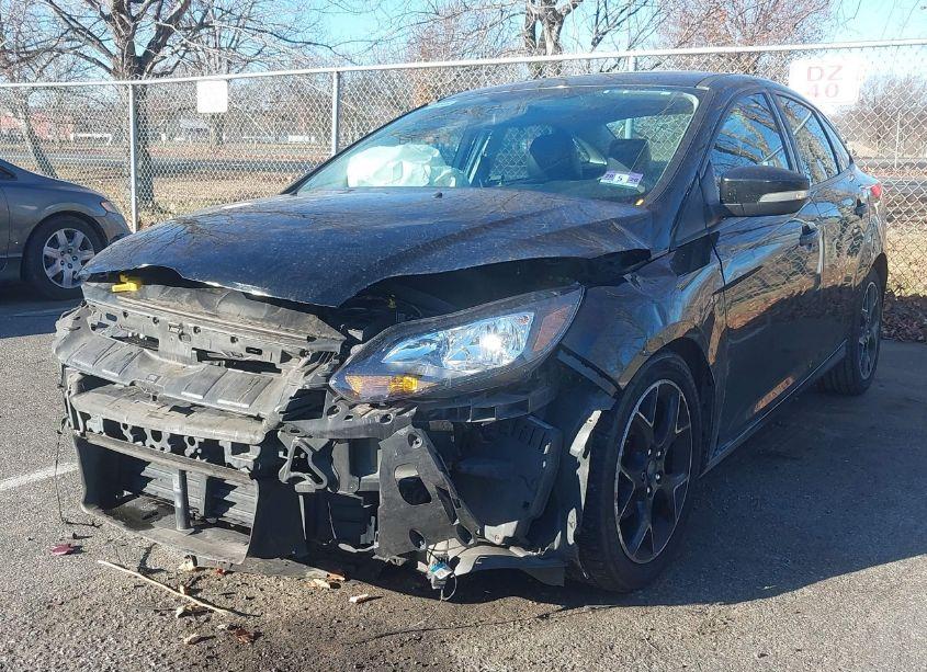 Photo 2 of 2014 Ford Focus SE (VIN 1FADP3F22EL267966)