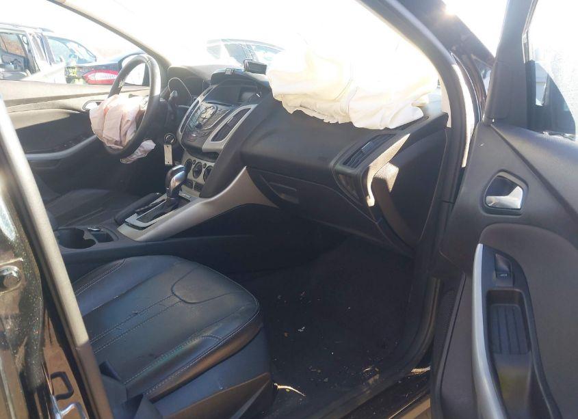 Photo 5 of 2014 Ford Focus SE (VIN 1FADP3F22EL267966)