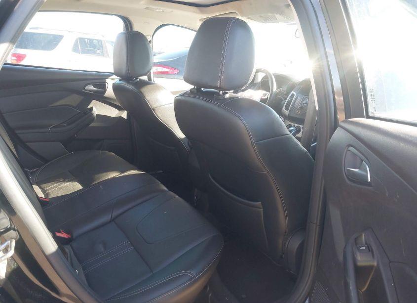 Photo 8 of 2014 Ford Focus SE (VIN 1FADP3F22EL267966)