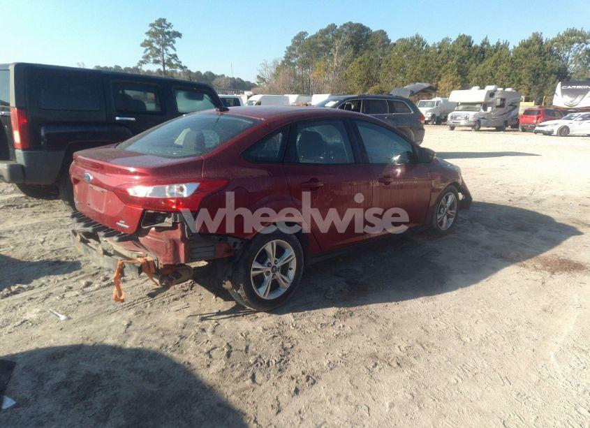 Photo 4 of 2014 Ford Focus SE (VIN 1FADP3F22EL278420)