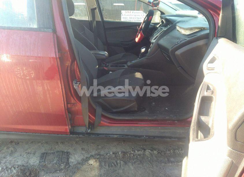 Photo 5 of 2014 Ford Focus SE (VIN 1FADP3F22EL278420)