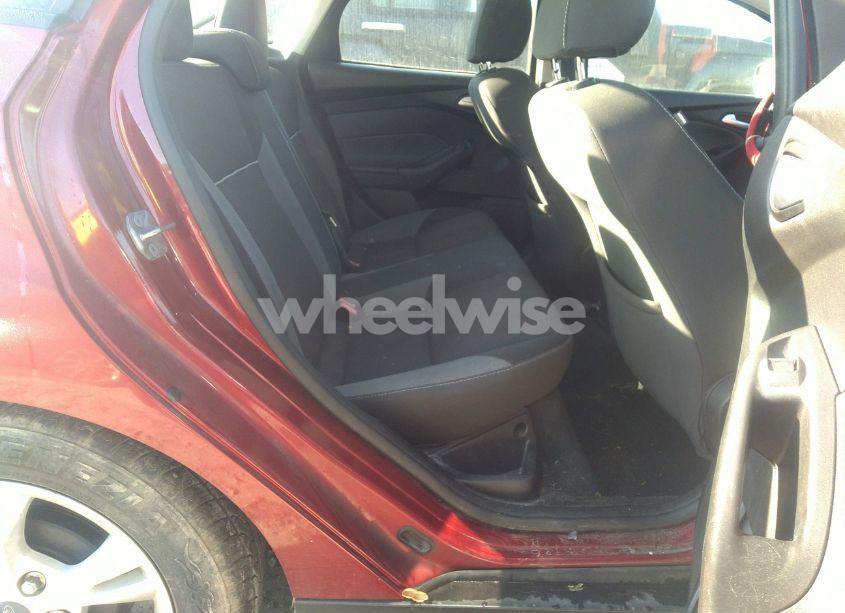 Photo 8 of 2014 Ford Focus SE (VIN 1FADP3F22EL278420)