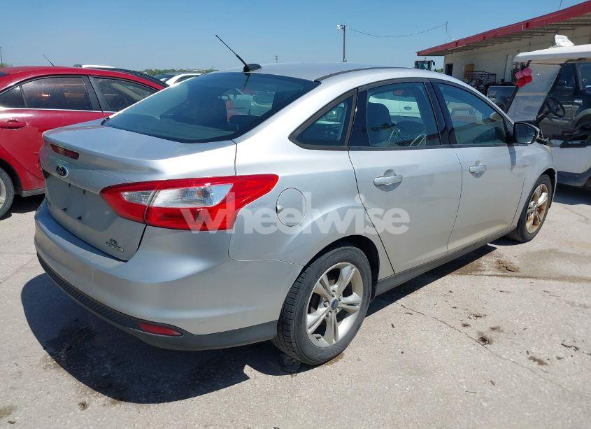 Photo 4 of 2014 Ford Focus SE (VIN 1FADP3F22EL295718)