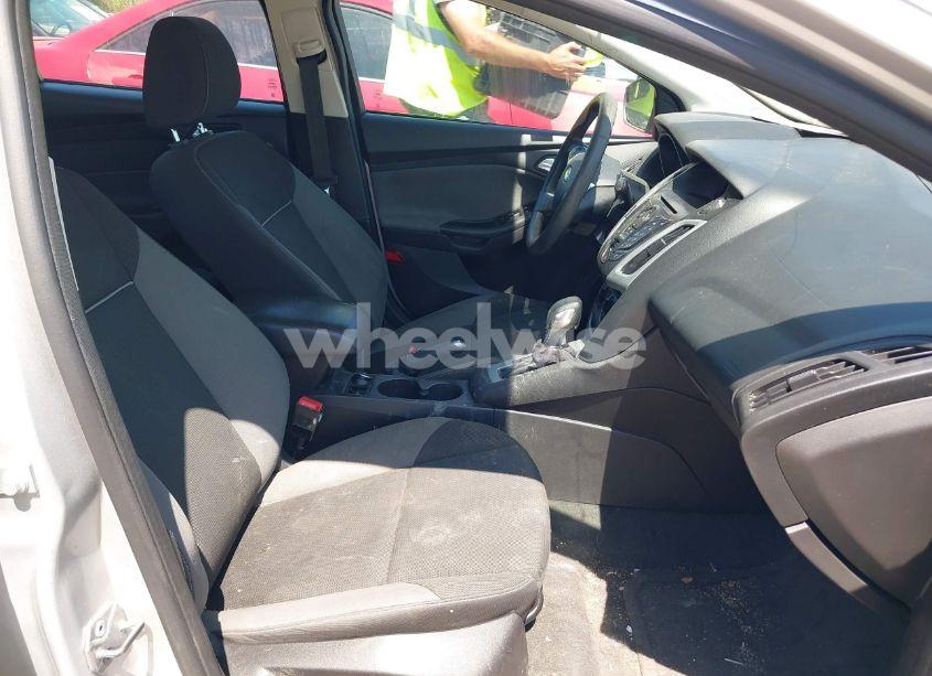 Photo 5 of 2014 Ford Focus SE (VIN 1FADP3F22EL295718)
