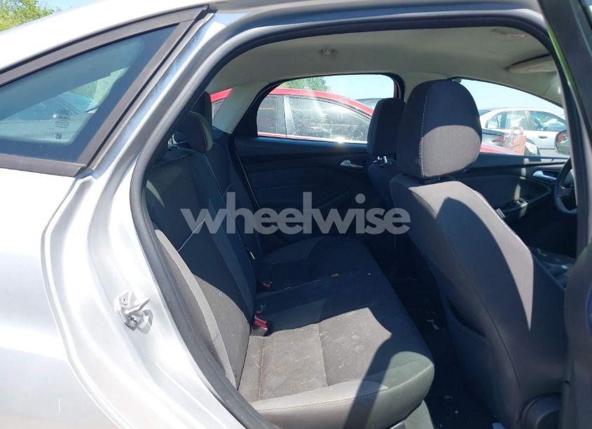 Photo 8 of 2014 Ford Focus SE (VIN 1FADP3F22EL295718)