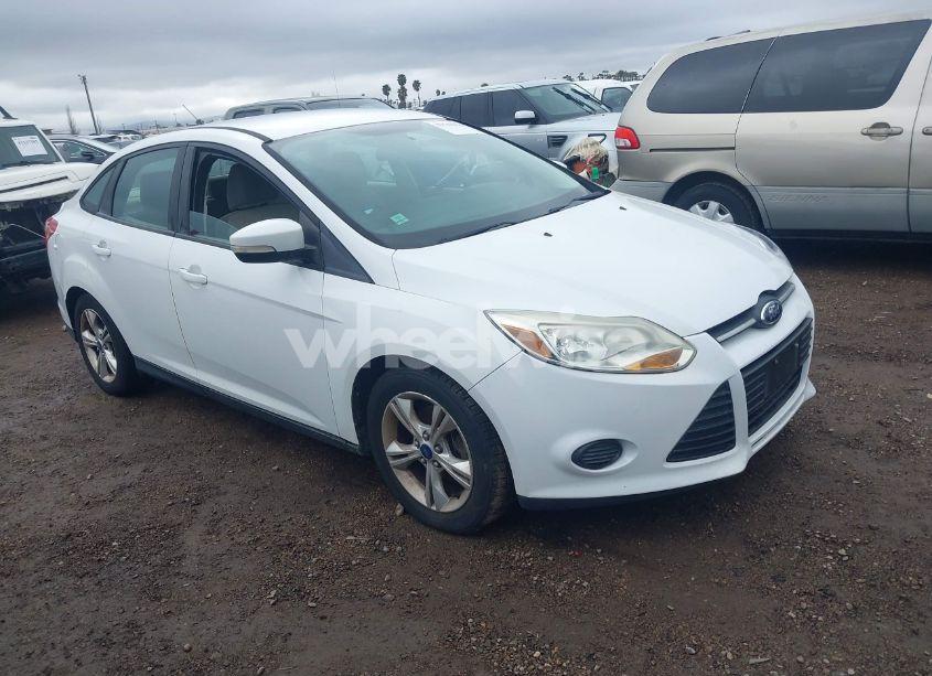 2014 Ford Focus SE (VIN 1FADP3F22EL305907) main photo