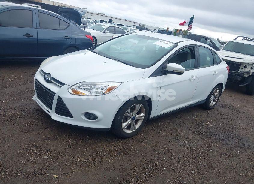 Photo 2 of 2014 Ford Focus SE (VIN 1FADP3F22EL305907)
