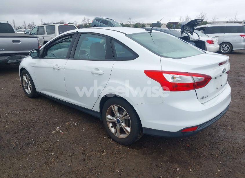 Photo 3 of 2014 Ford Focus SE (VIN 1FADP3F22EL305907)