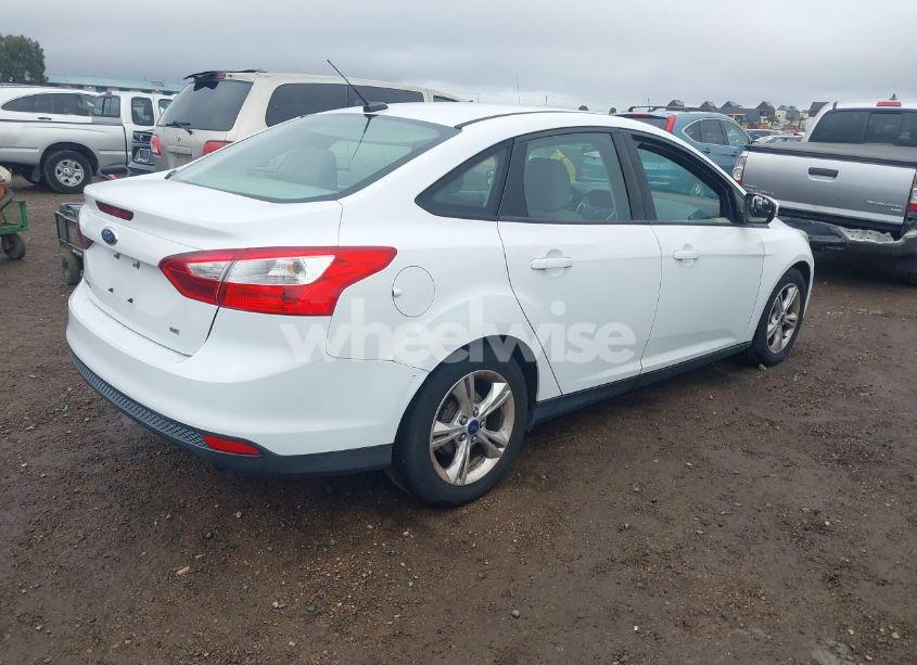 Photo 4 of 2014 Ford Focus SE (VIN 1FADP3F22EL305907)