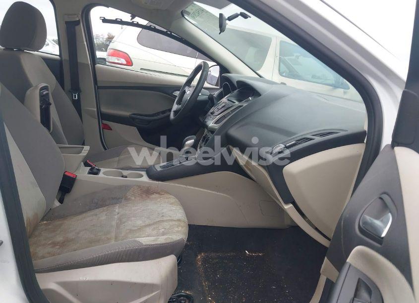 Photo 5 of 2014 Ford Focus SE (VIN 1FADP3F22EL305907)