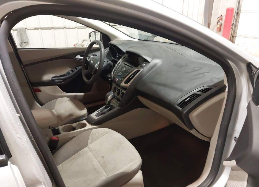 Photo 5 of 2014 Ford Focus SE (VIN 1FADP3F22EL314395)