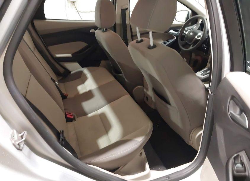 Photo 8 of 2014 Ford Focus SE (VIN 1FADP3F22EL314395)