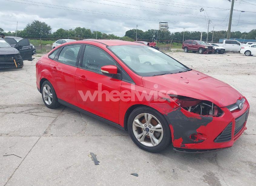 2014 Ford Focus SE (VIN 1FADP3F22EL324280) main photo