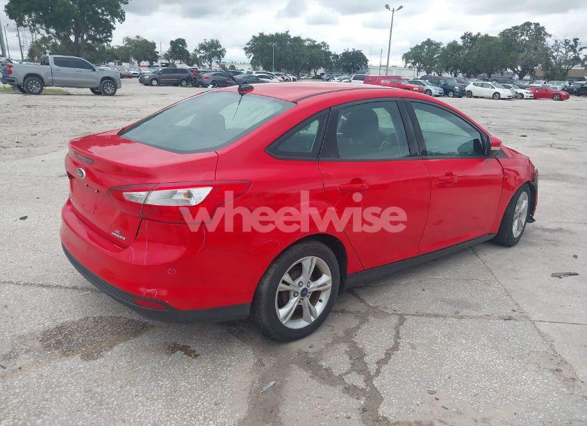 Photo 4 of 2014 Ford Focus SE (VIN 1FADP3F22EL324280)