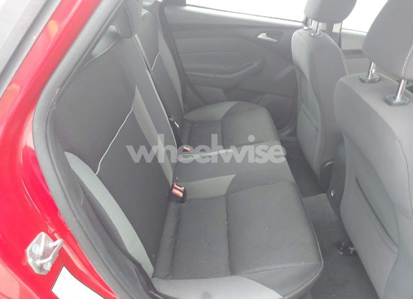 Photo 8 of 2014 Ford Focus SE (VIN 1FADP3F22EL324280)