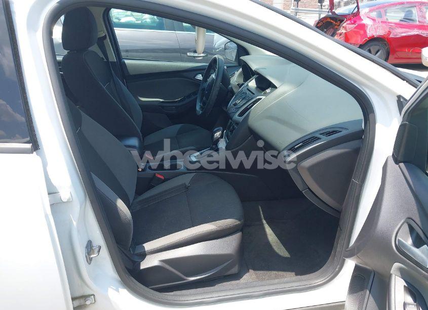 Photo 5 of 2014 Ford Focus SE (VIN 1FADP3F22EL336266)