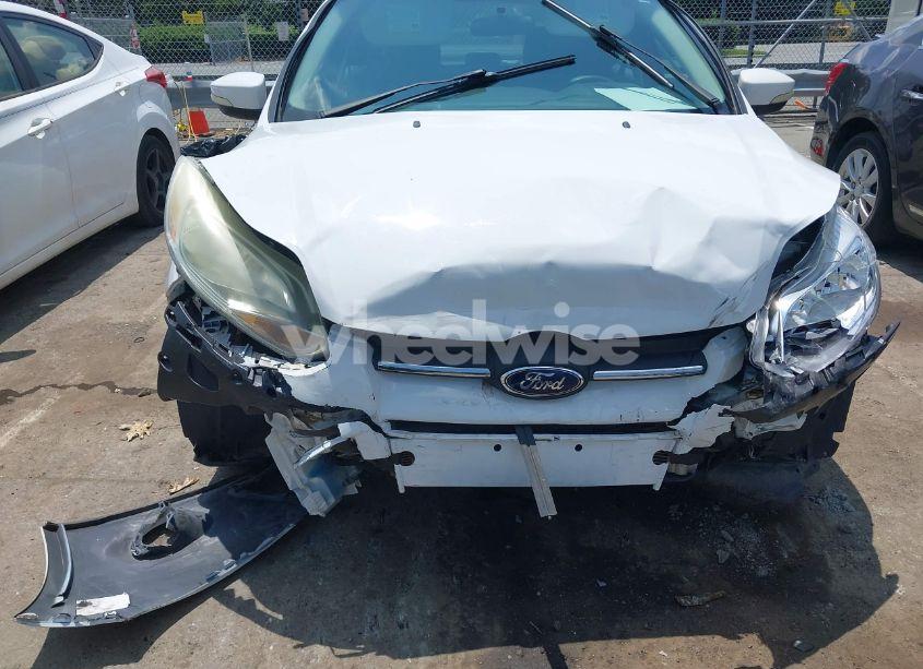 Photo 6 of 2014 Ford Focus SE (VIN 1FADP3F22EL336266)