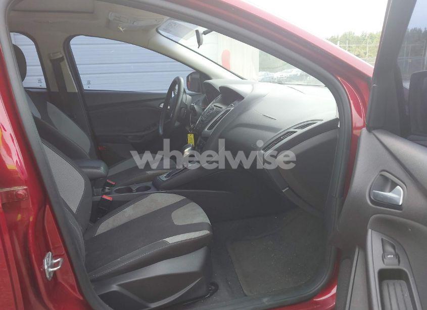 Photo 5 of 2014 Ford Focus SE (VIN 1FADP3F22EL359725)