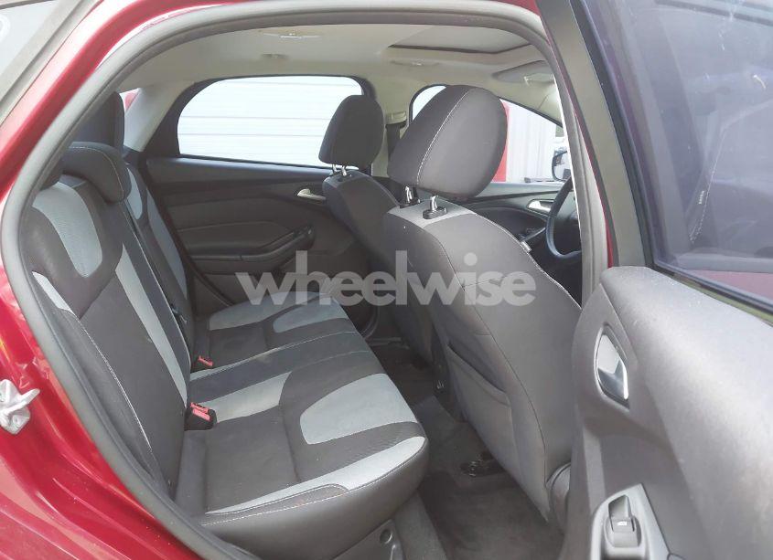 Photo 8 of 2014 Ford Focus SE (VIN 1FADP3F22EL359725)